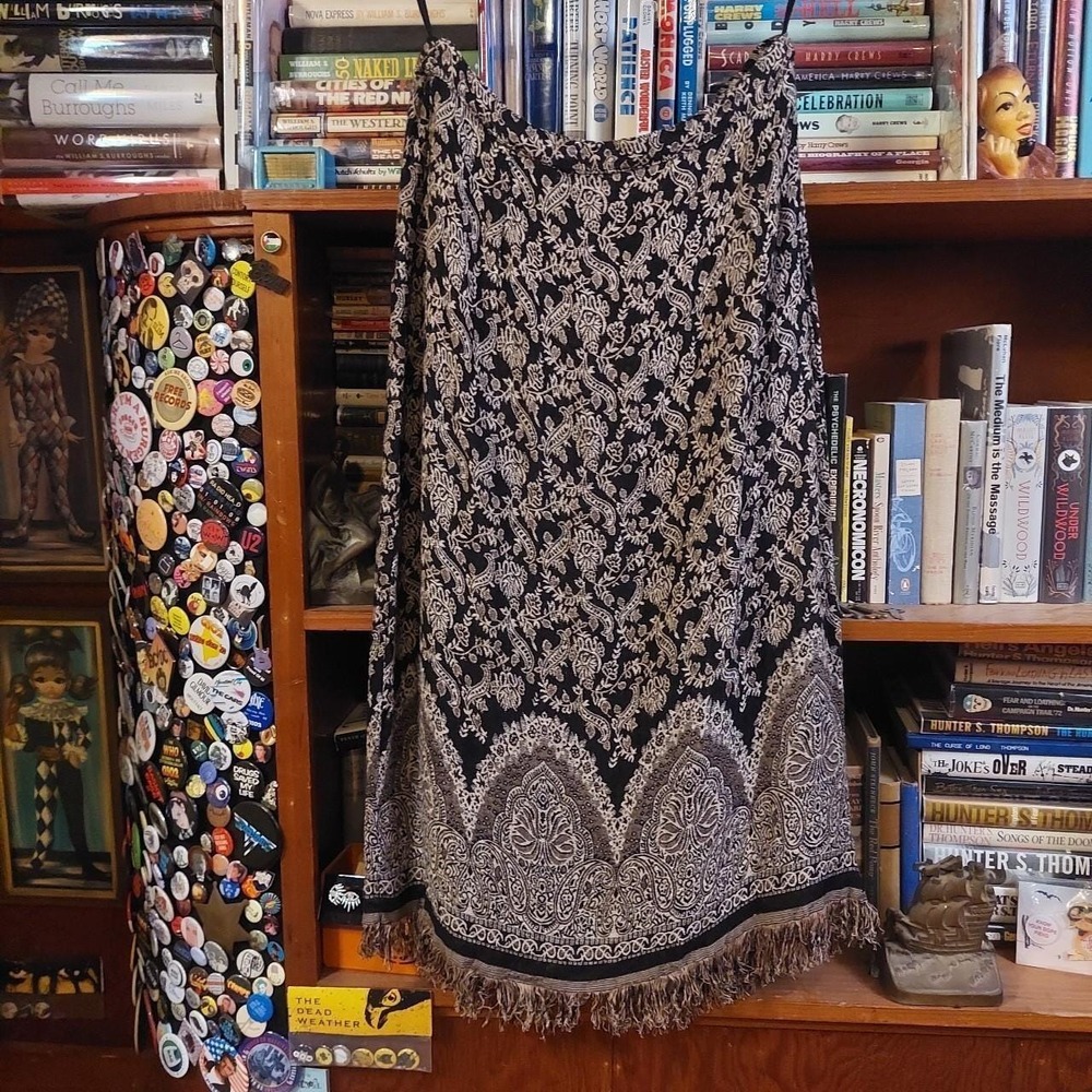 Vintage 100% cotton paisley black and tan long skirt with fringe‎ on the hem.